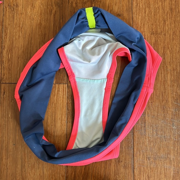 Nike Welded Seam Bikini - Picture 6 of 6